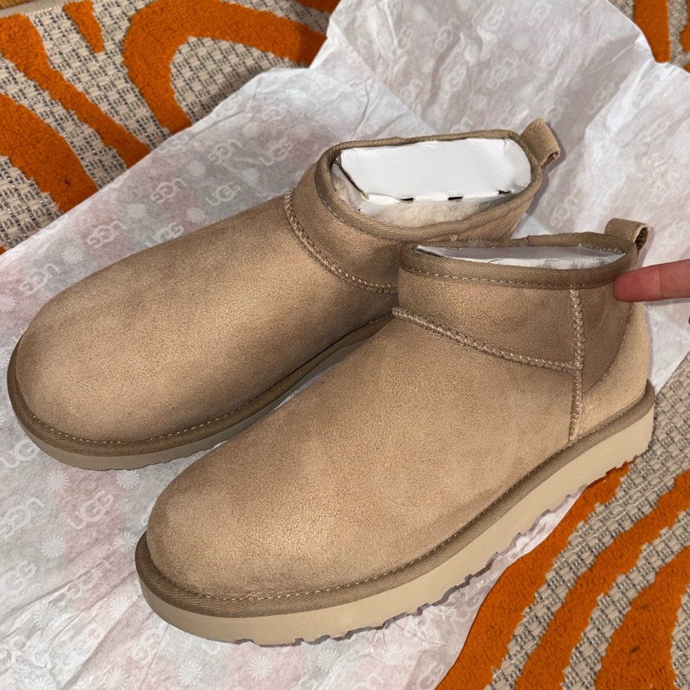UGG Ultra Mini in sand